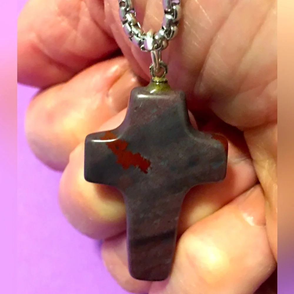 🟥Brand New Handmade Glossy Agate Semi Precious Calming Stone, Religious Cross